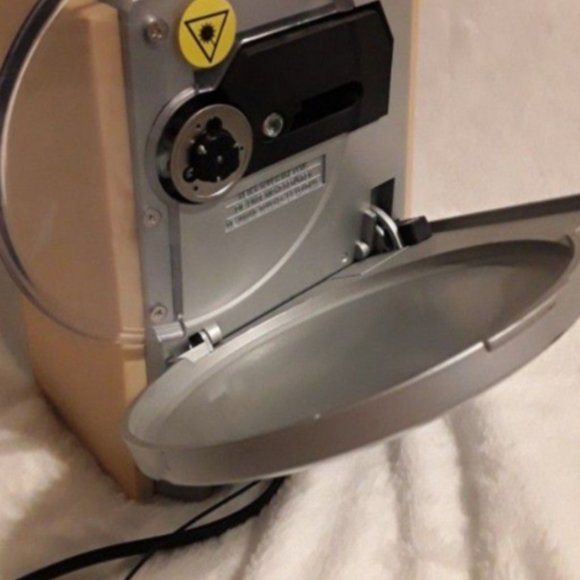 Jensen JCR-560 Alarm Clock Radio/CD Player - Picture 2 of 5